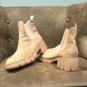 NWOT Lug sole Boots